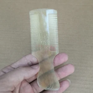 peigne à barbe en corne de boeuf