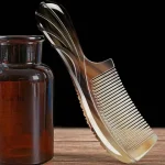 peigne naturel en corne de vache