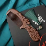 joli peigne en bois